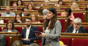 Illa, als crítics amb la presència dels mossos als centres educatius: “Quina por tenen a provar-ho?”