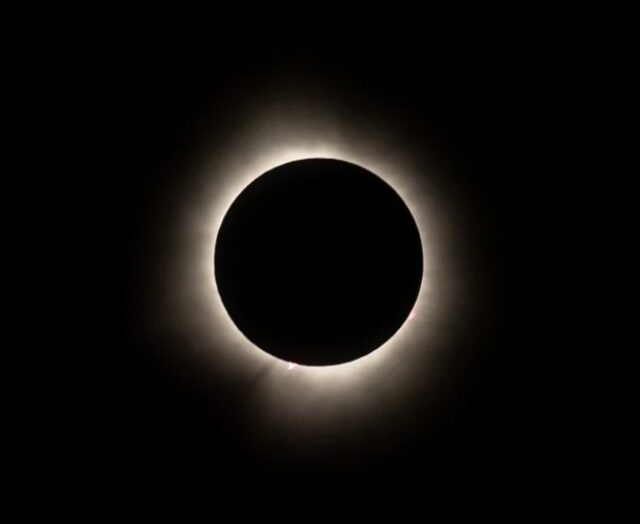 eclipsi-1x1.jpg